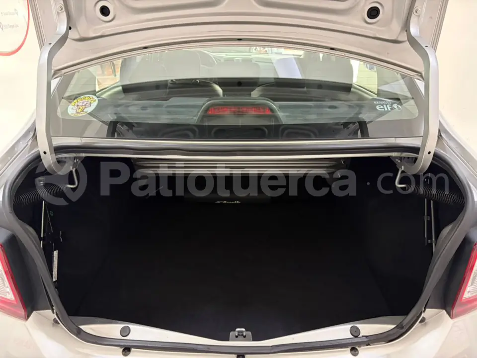 Foto 9 de Renault Logan