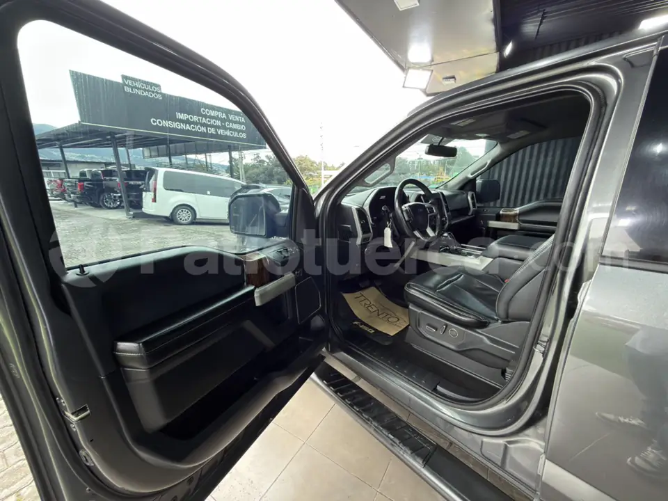 Foto 7 de Ford F150 XLT Lariat