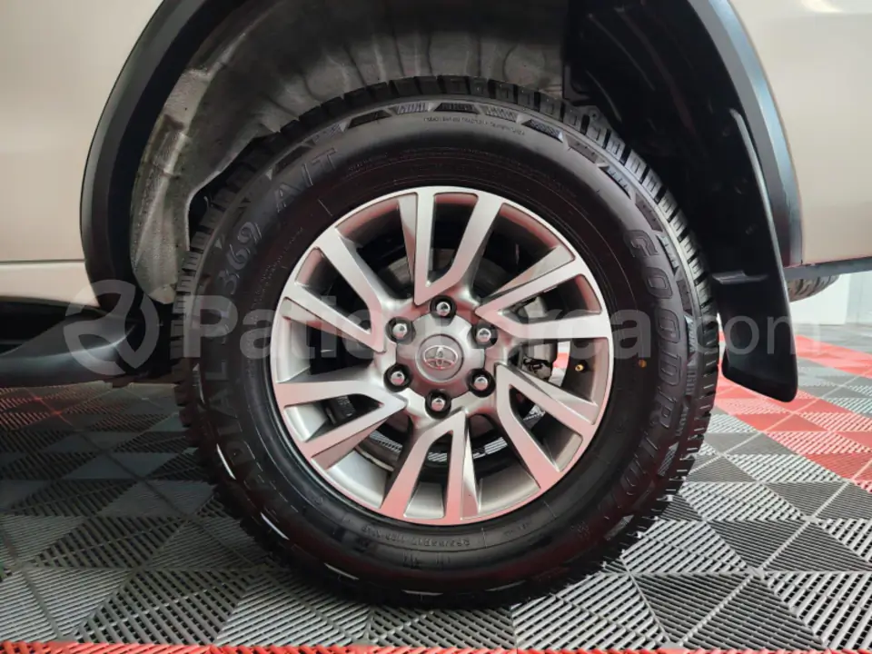 Foto 11 de Toyota New Fortuner