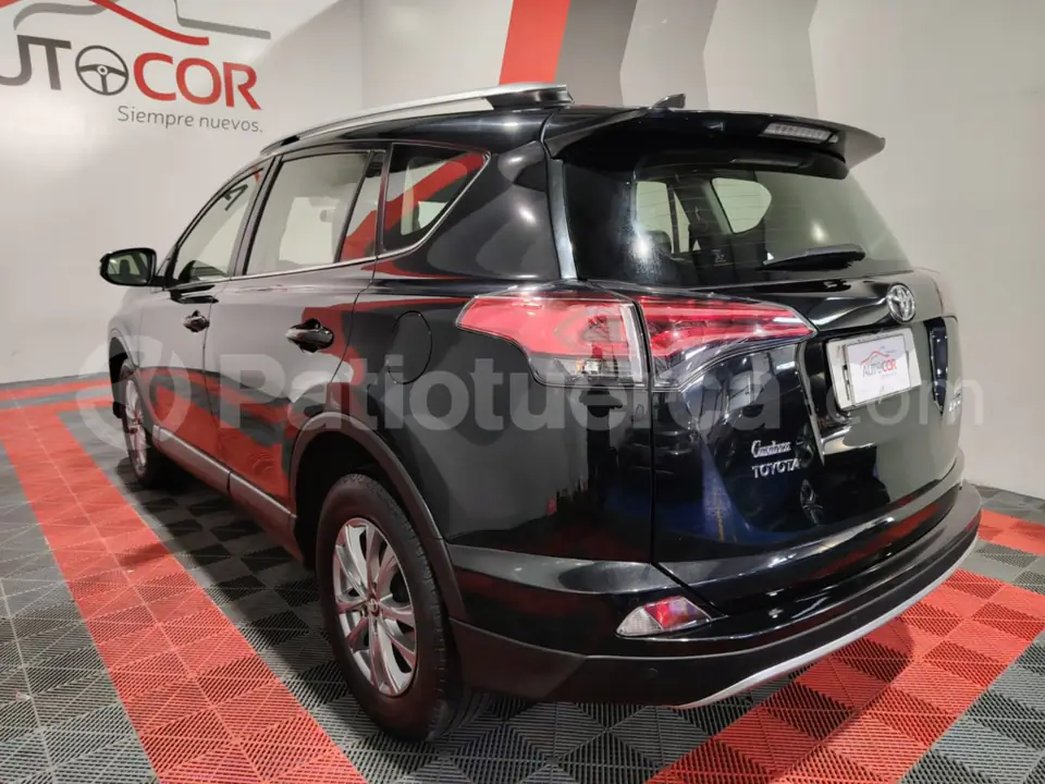 Foto 7 de Toyota RAV4 LS