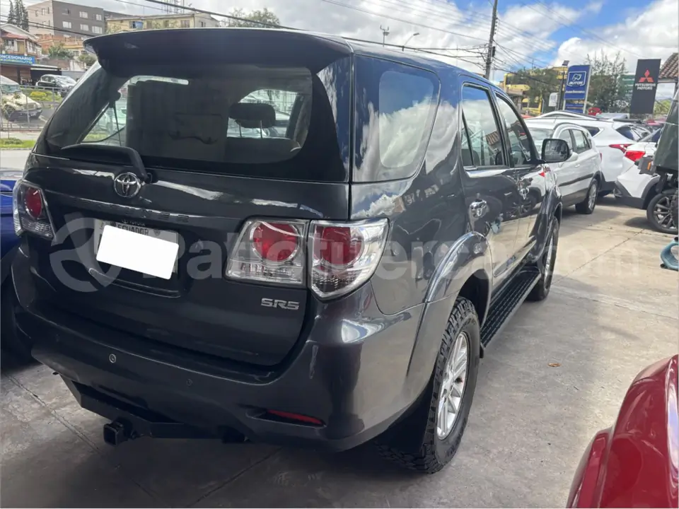 Foto 9 de Toyota Fortuner