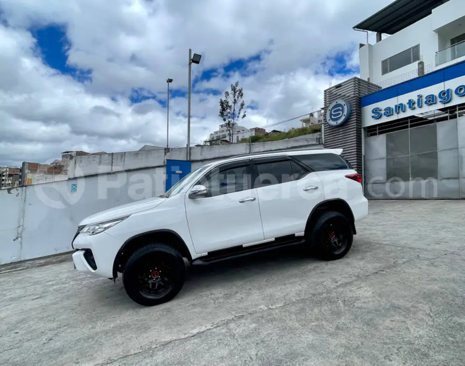 Foto 2 de Toyota New Fortuner