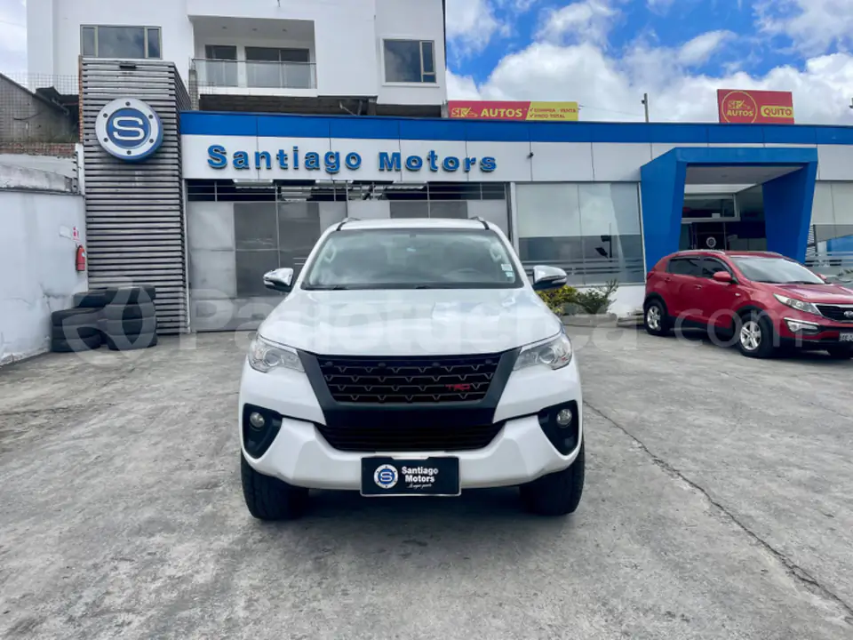 Foto 3 de Toyota New Fortuner