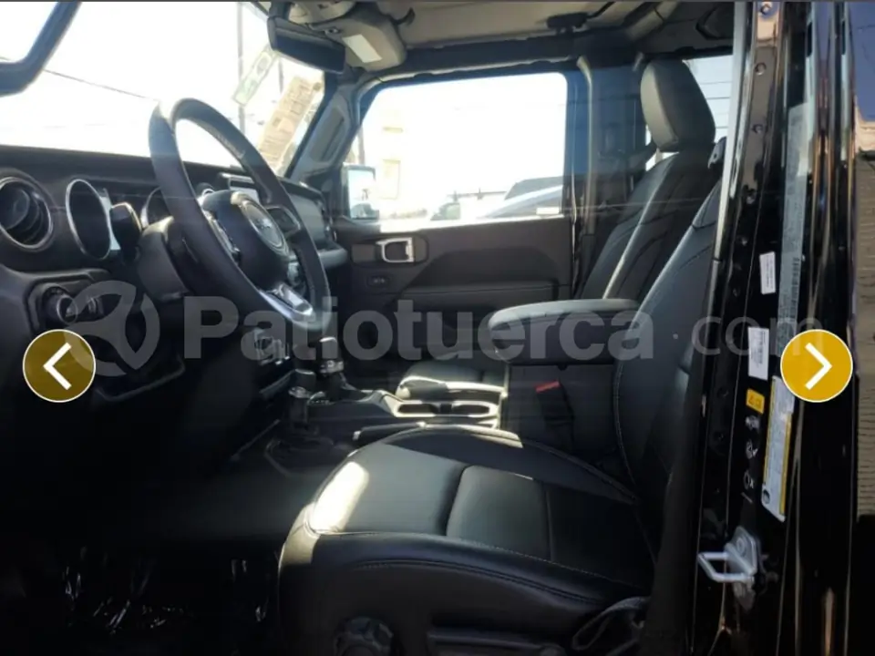 Foto 3 de Jeep Wrangler Sahara