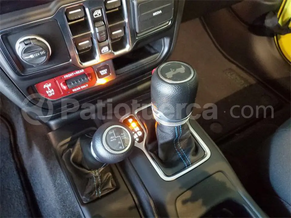 Foto 7 de Jeep Wrangler Sahara