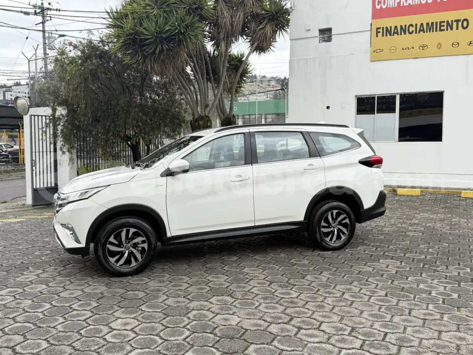 Foto 1 de Toyota Rush