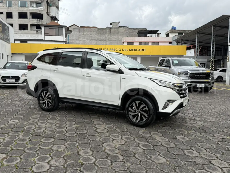 Foto 3 de Toyota Rush