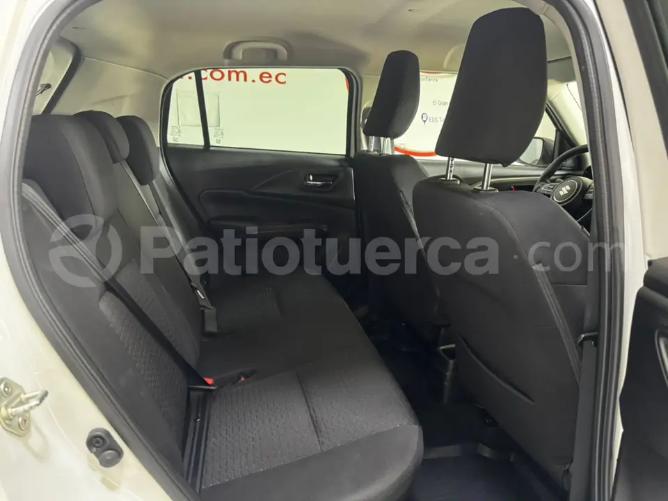 Foto 15 de Suzuki Swift GLX