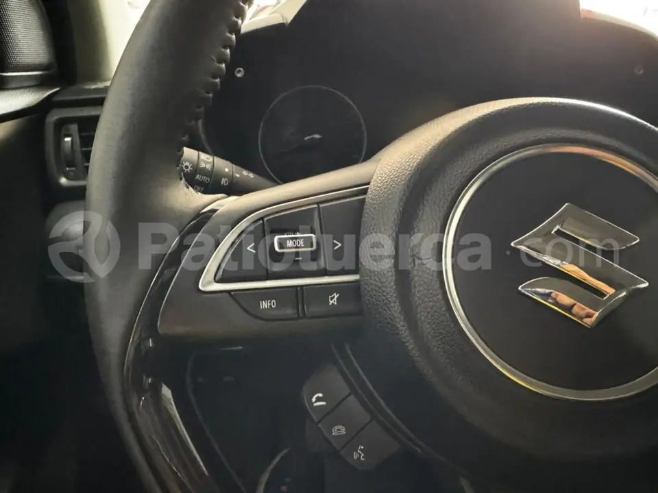 Foto 17 de Suzuki Swift GLX