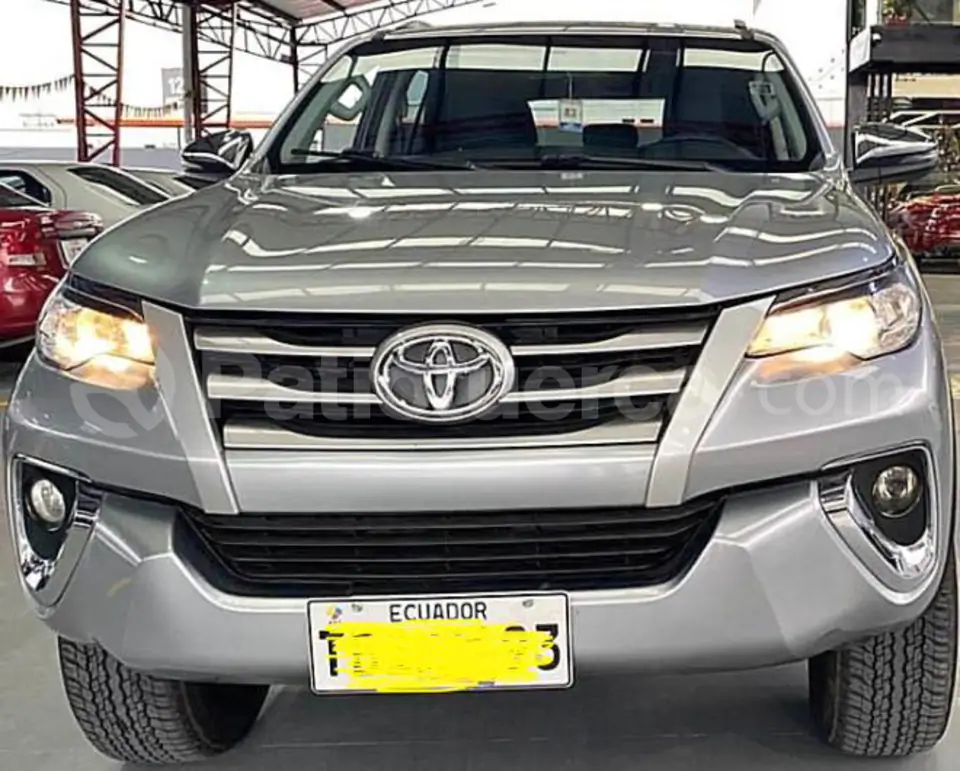 Foto 3 de Toyota New Fortuner