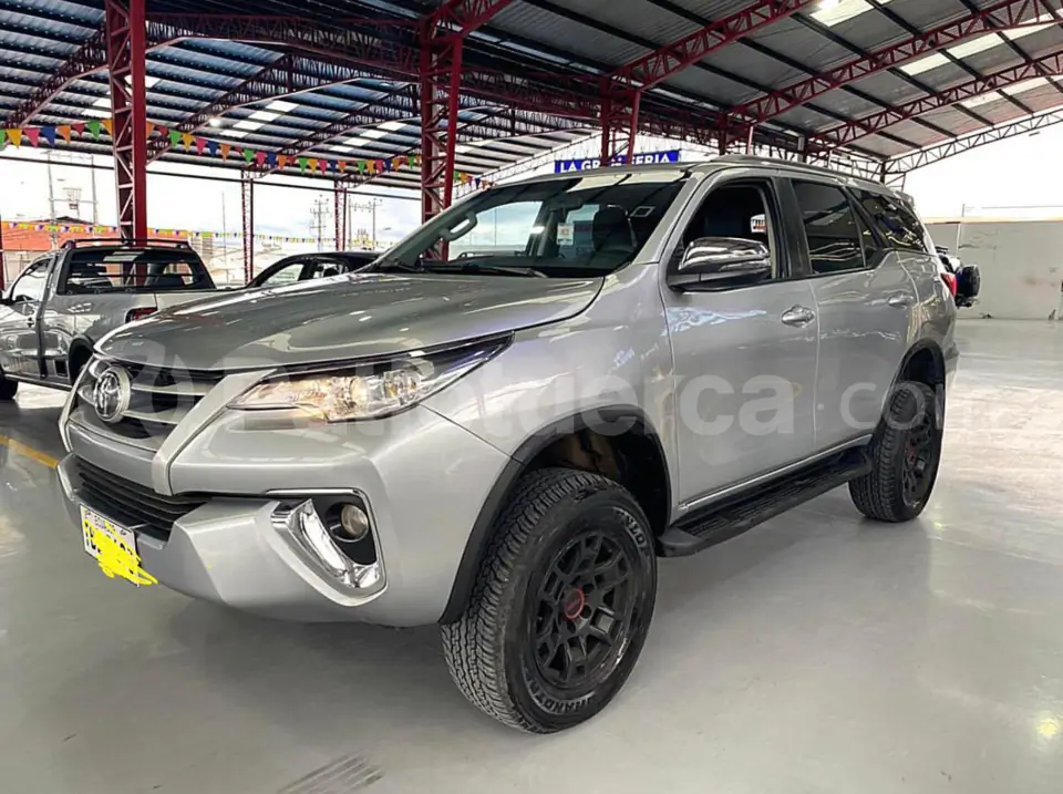 Foto 2 de Toyota New Fortuner