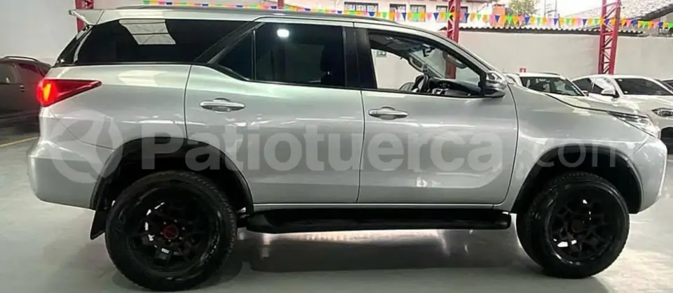 Foto 1 de Toyota New Fortuner