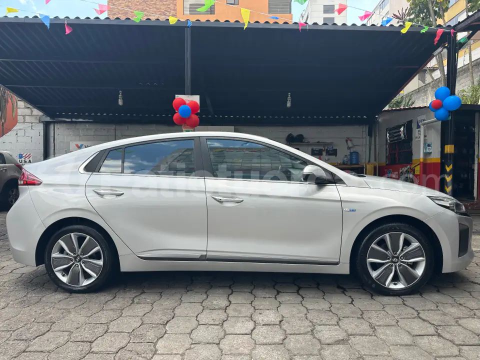 Foto 5 de Hyundai Ioniq Hybrid