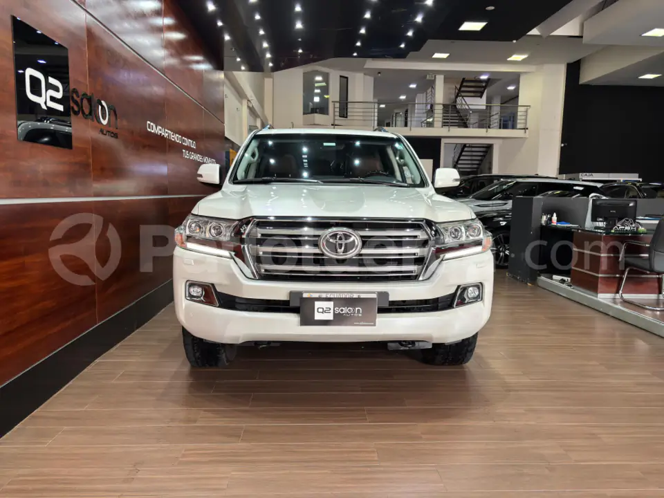 Foto 1 de Toyota Land Cruiser 200