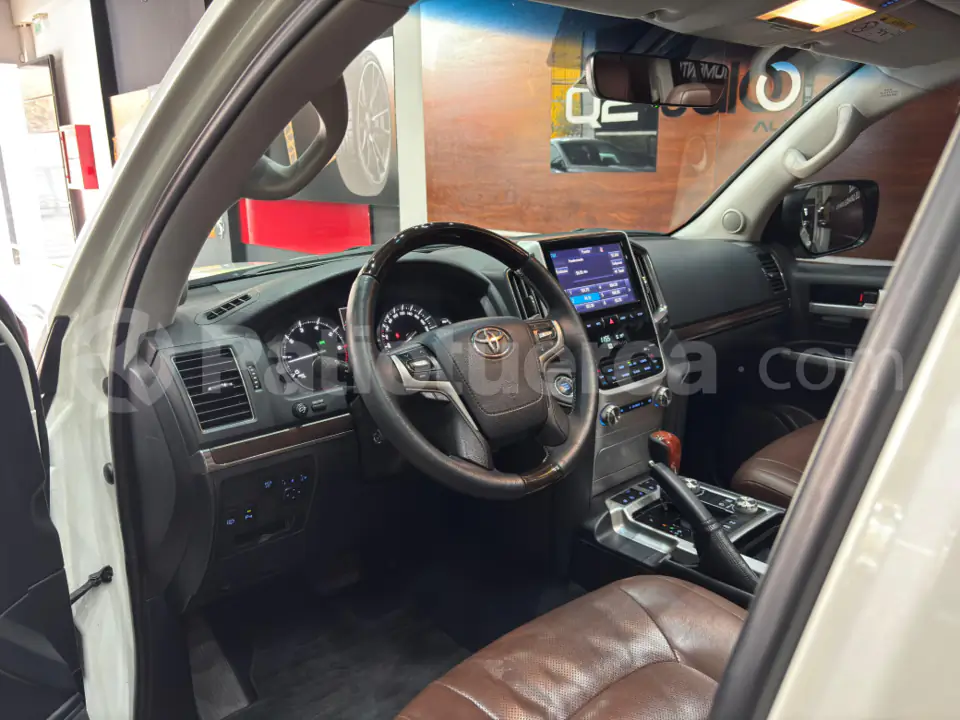 Foto 5 de Toyota Land Cruiser 200