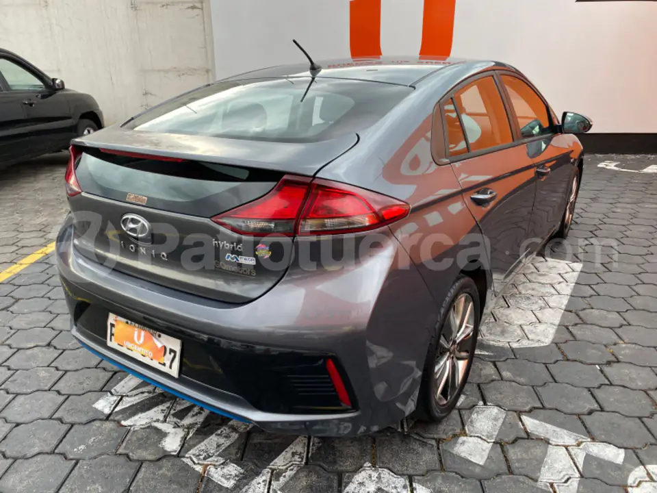 Foto 7 de Hyundai Ioniq Hybrid