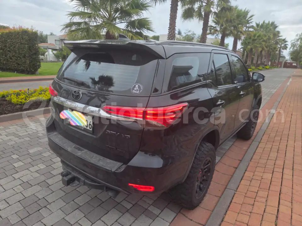 Foto 3 de Toyota New Fortuner