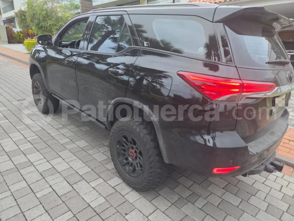 Foto 2 de Toyota New Fortuner