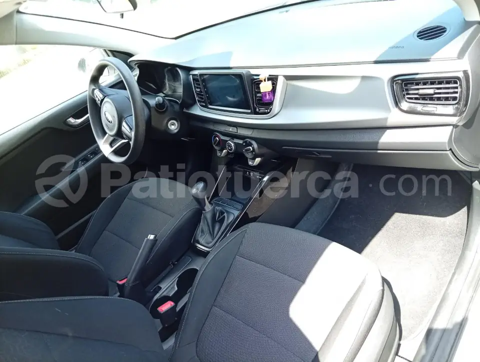 Foto 5 de Kia RIO EX