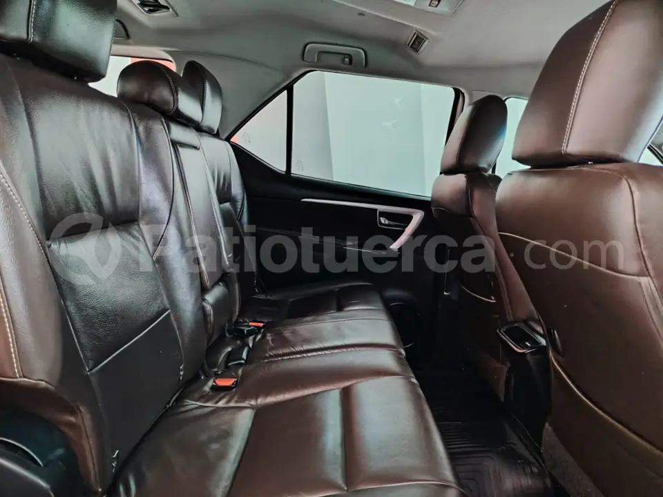 Foto 17 de Toyota Fortuner 2.7