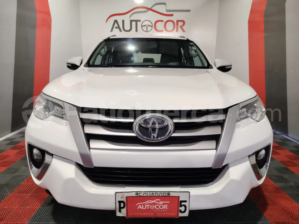 Foto 2 de Toyota New Fortuner