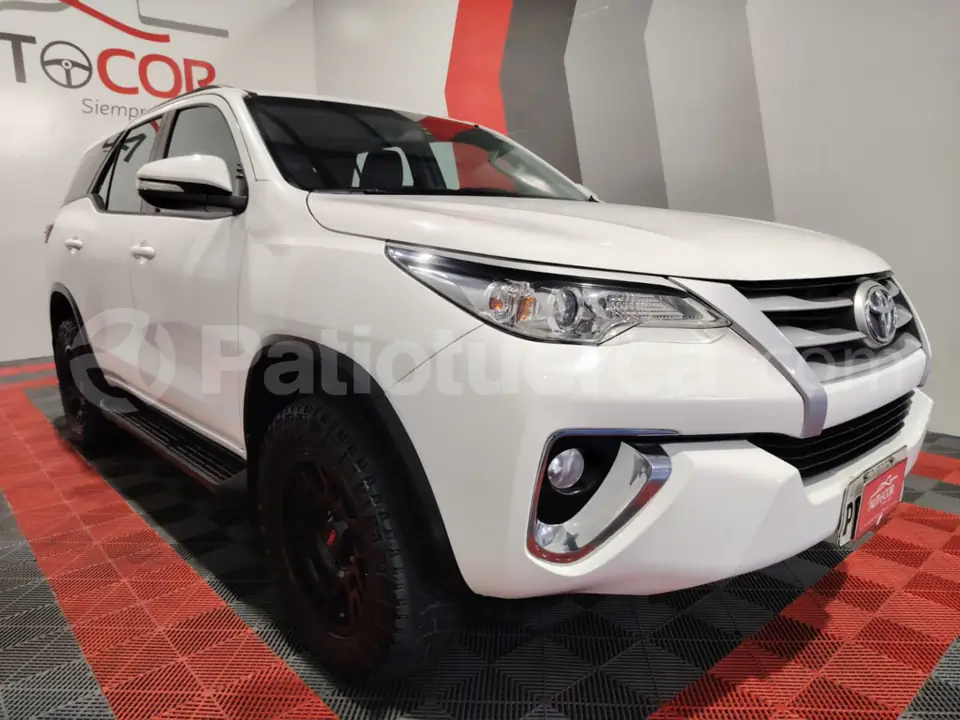 Foto 3 de Toyota New Fortuner