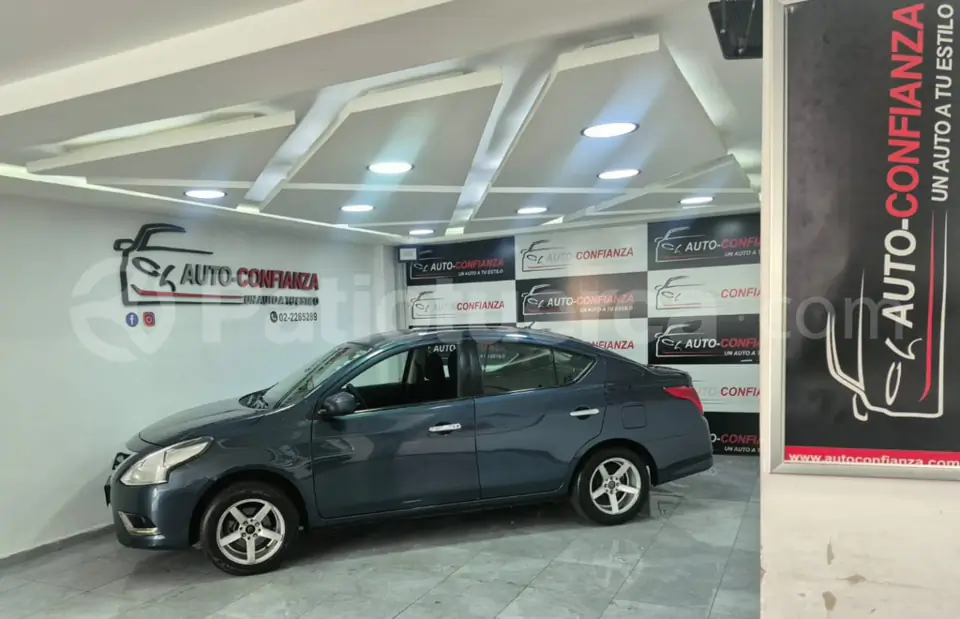 Foto 1 de Nissan Versa