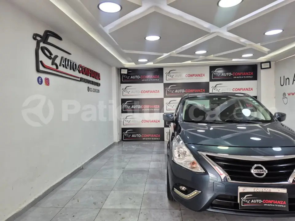 Foto 2 de Nissan Versa