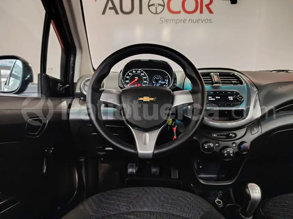 Foto 21 de Chevrolet SPARK GT LS