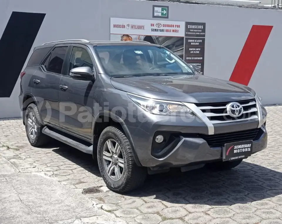 Foto 2 de Toyota Fortuner 2.7