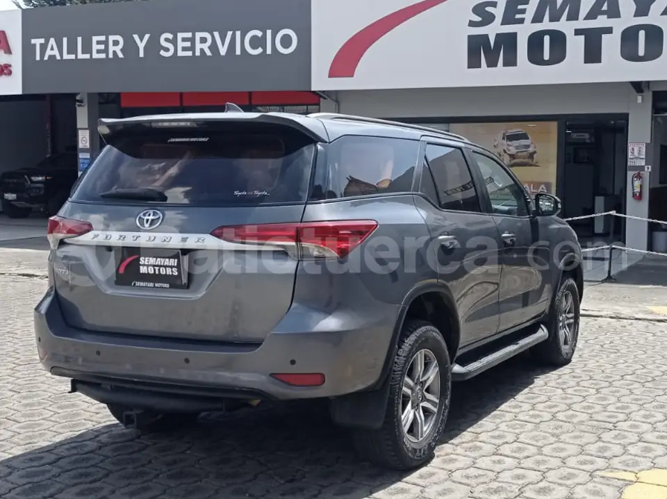 Foto 4 de Toyota Fortuner 2.7