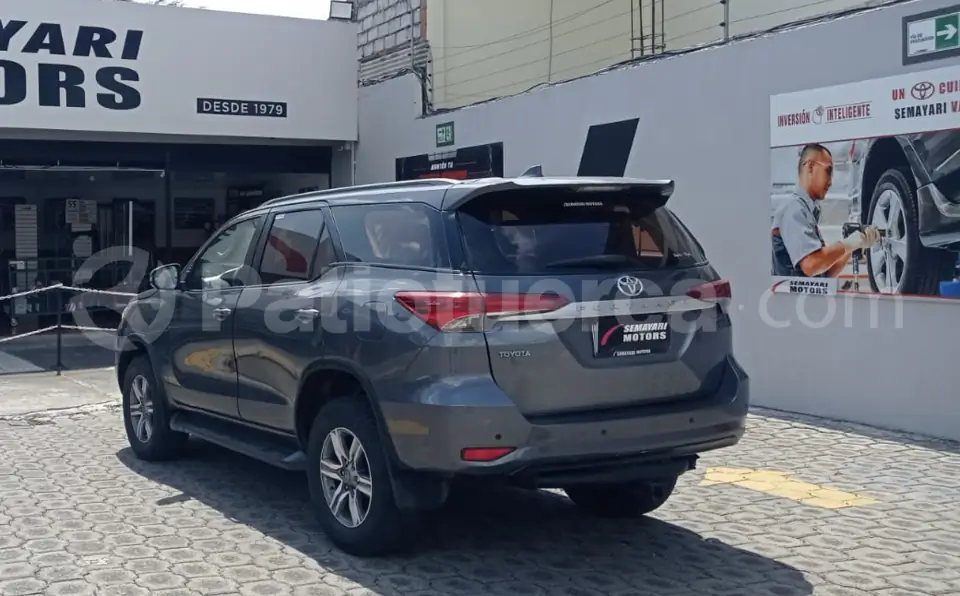 Foto 6 de Toyota Fortuner 2.7