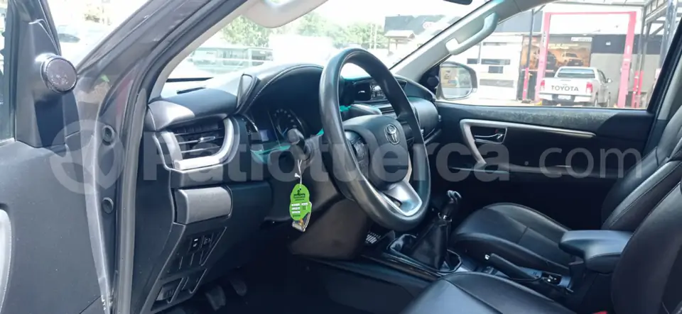 Foto 14 de Toyota Fortuner 2.7