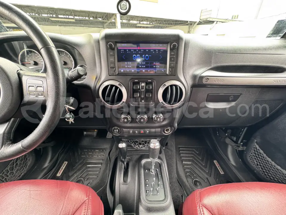 Foto 11 de Jeep Wrangler Unlimited Sport