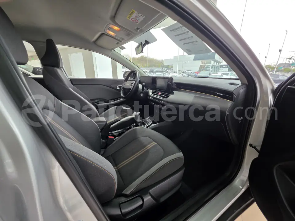 Foto 14 de Kia K3 CROSS