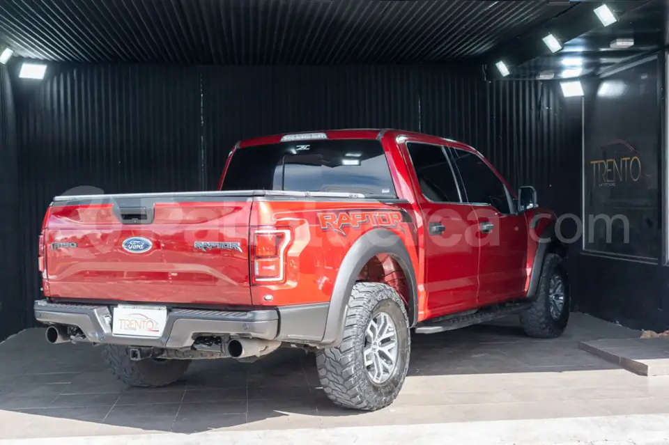 Foto 3 de Ford F150 Raptor AC