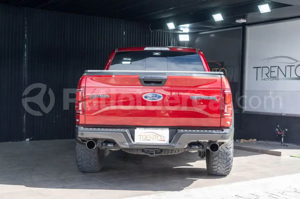 Foto 4 de Ford F150 Raptor AC