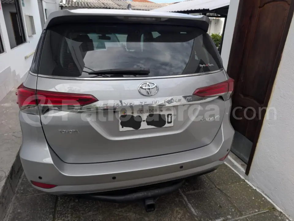 Foto 3 de Toyota Fortuner 4.0