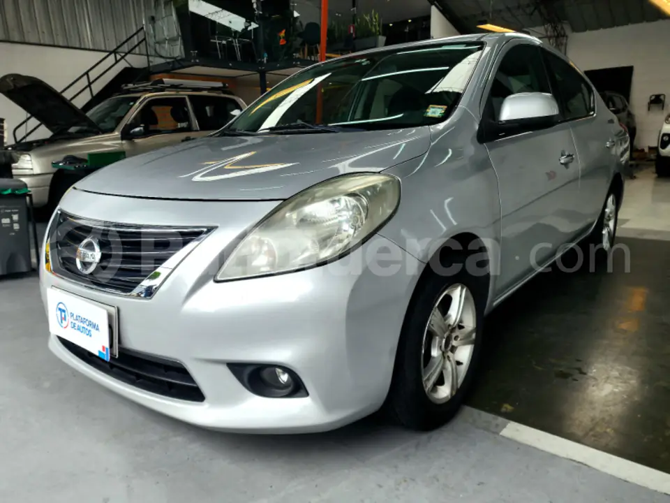 Foto 1 de Nissan Versa