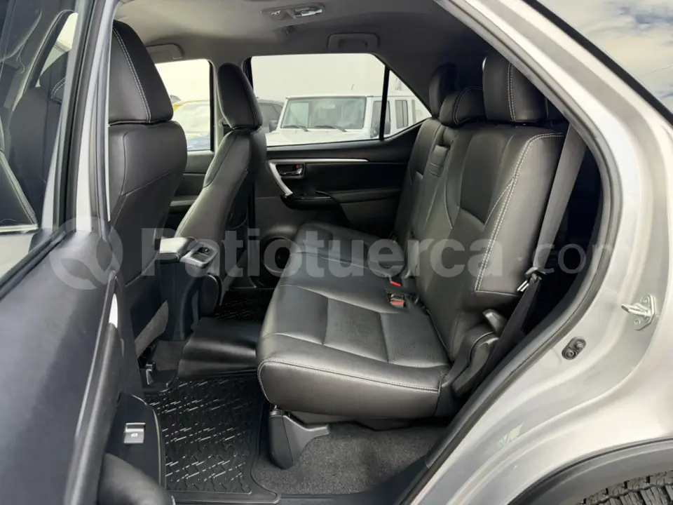 Foto 28 de Toyota Fortuner 4.0