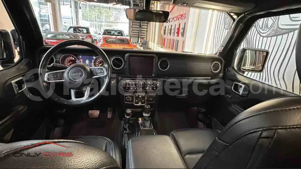 Foto 3 de Jeep Wrangler Sahara