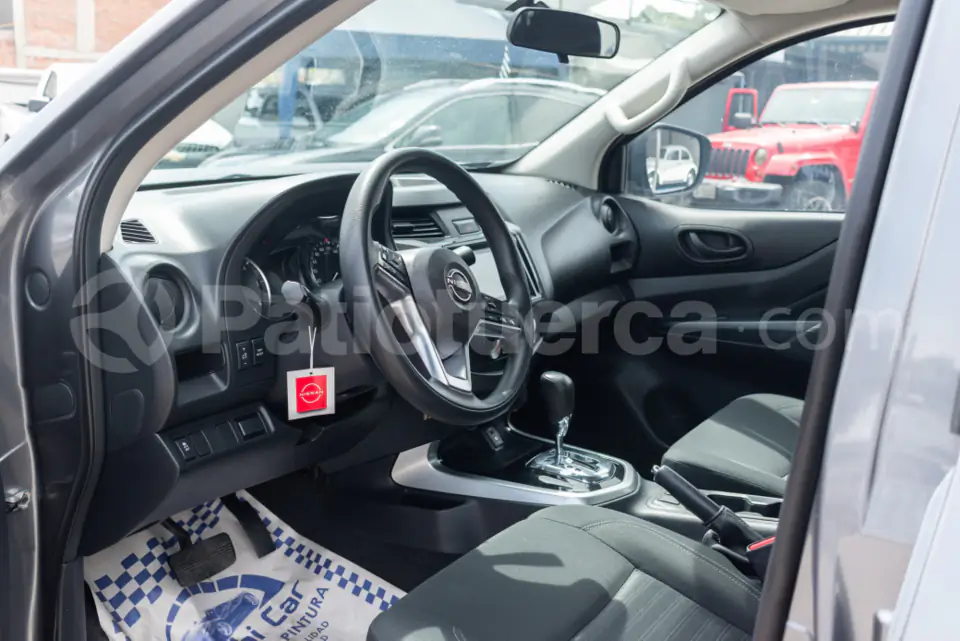 Foto 3 de Nissan Frontier SE