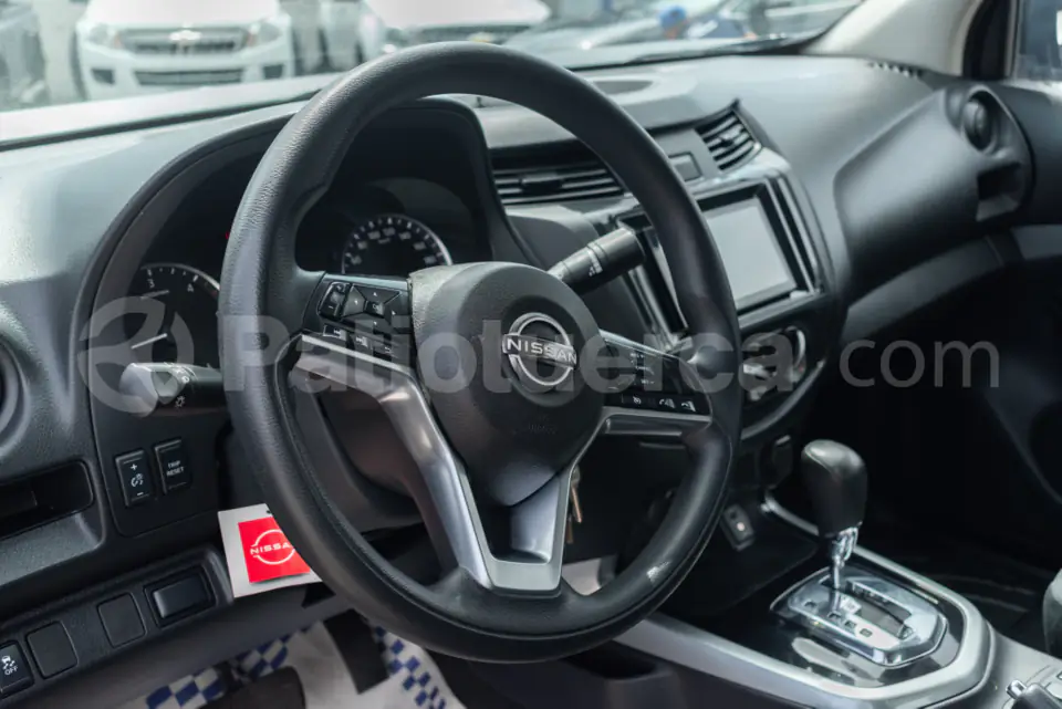 Foto 4 de Nissan Frontier SE