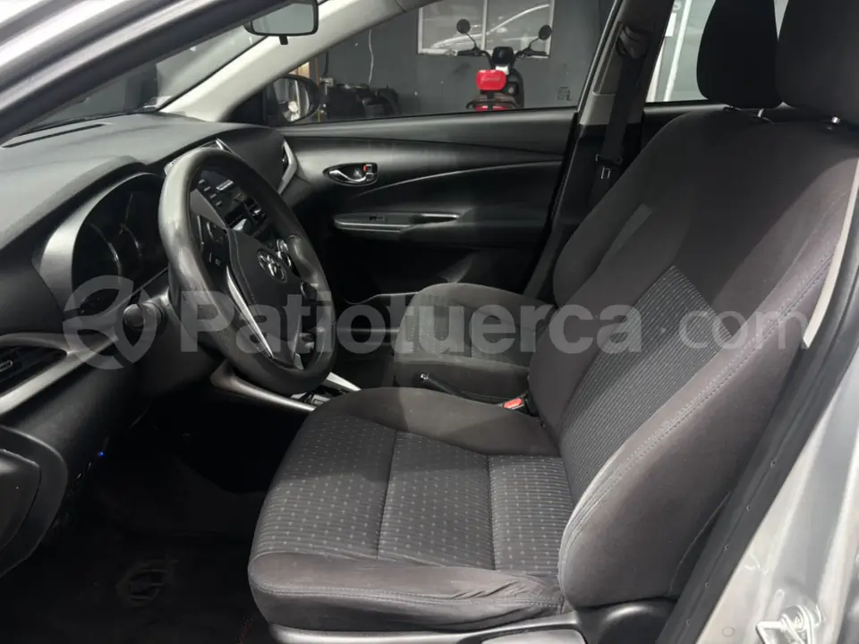 Foto 2 de Toyota New Yaris