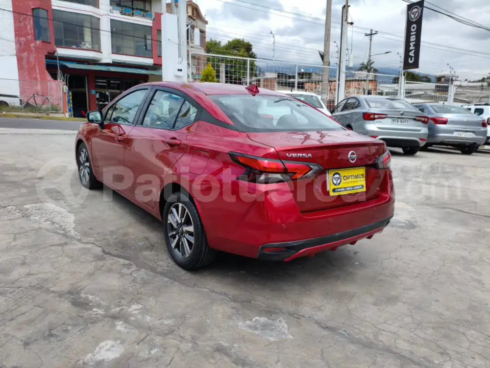 Foto 6 de Nissan VERSA ADVANCE