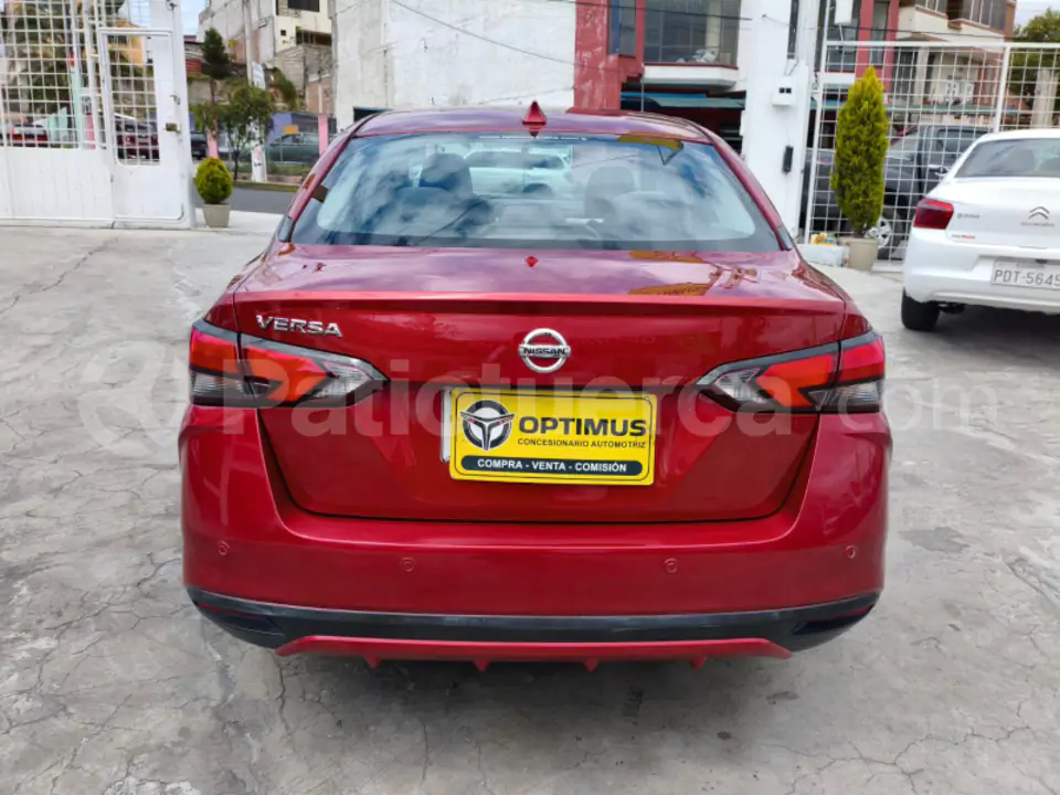 Foto 8 de Nissan VERSA ADVANCE
