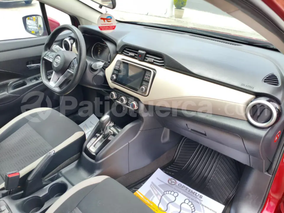 Foto 10 de Nissan VERSA ADVANCE