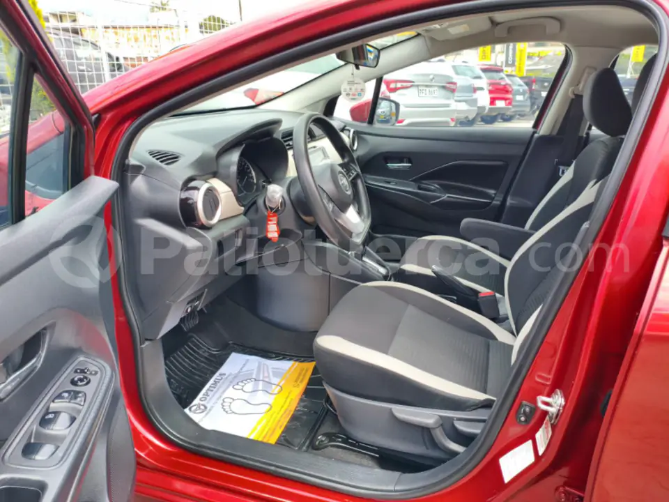 Foto 12 de Nissan VERSA ADVANCE