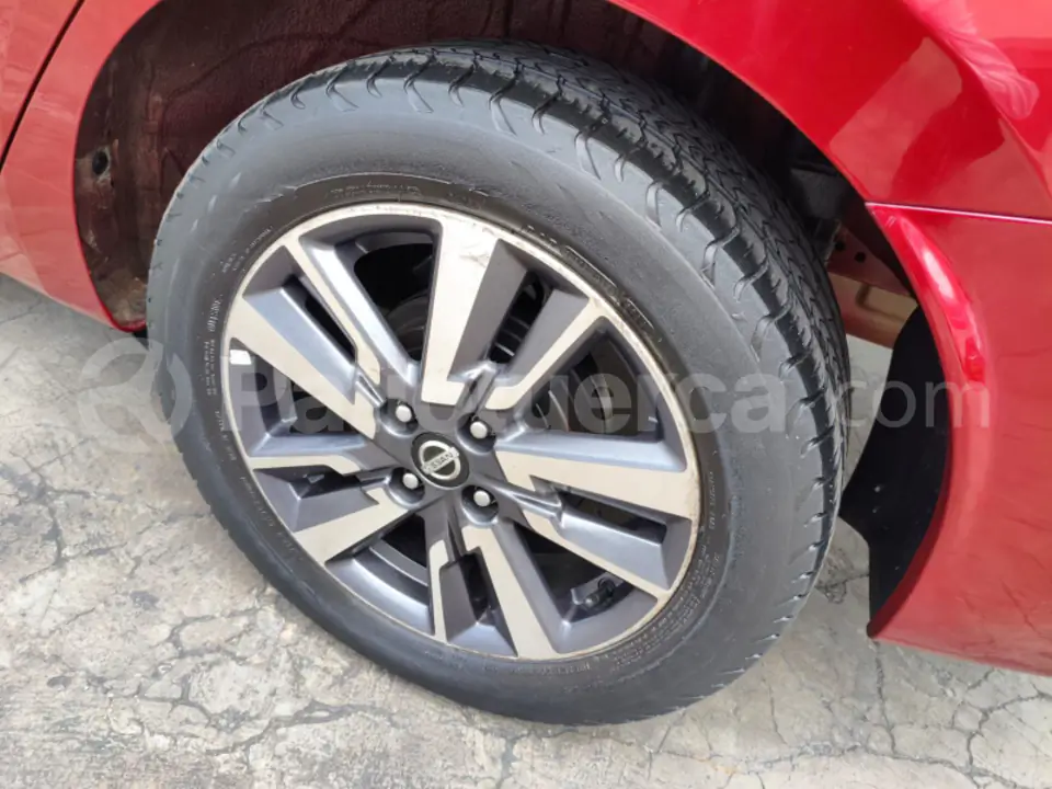 Foto 15 de Nissan VERSA ADVANCE