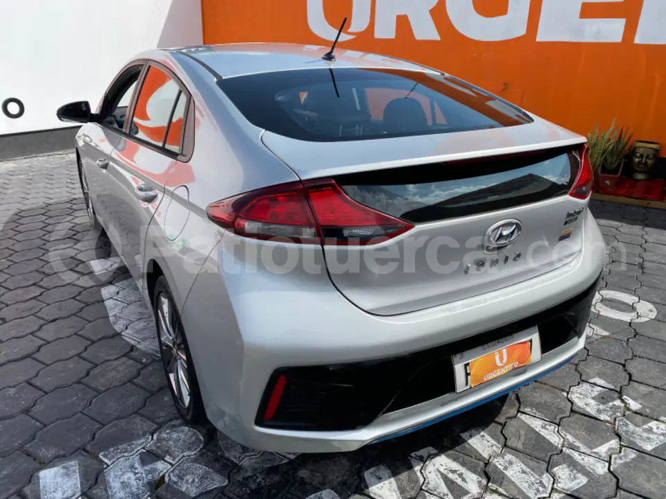 Foto 7 de Hyundai Ioniq Hybrid